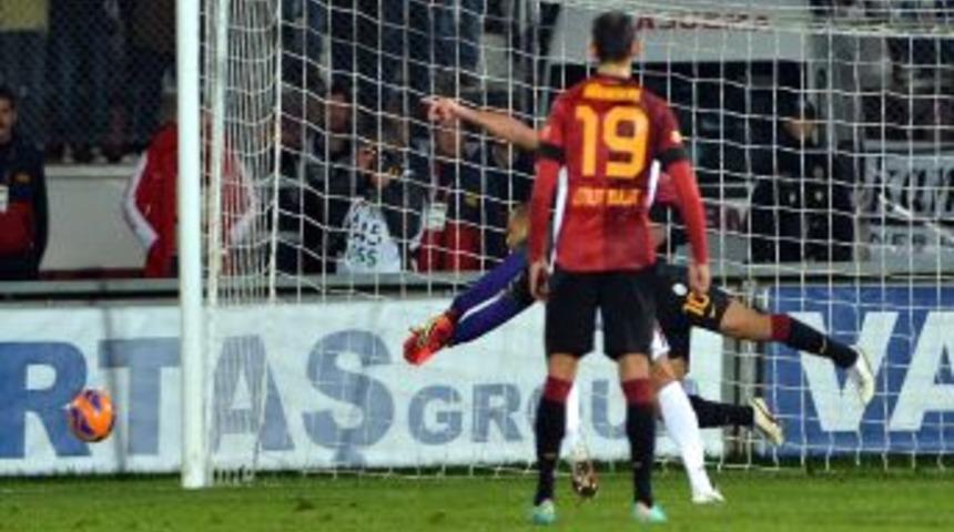 Kaleci Muslera&rsquo;dan Penaltı Kurtaran Felipe Melo&rsquo;ya Tebrik