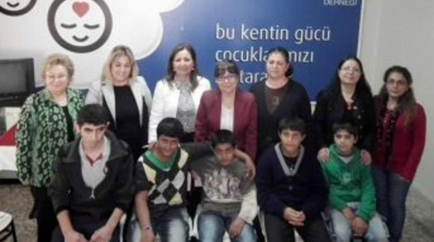 CHP'li kadınlar &ccedil;ocukları unutmadı