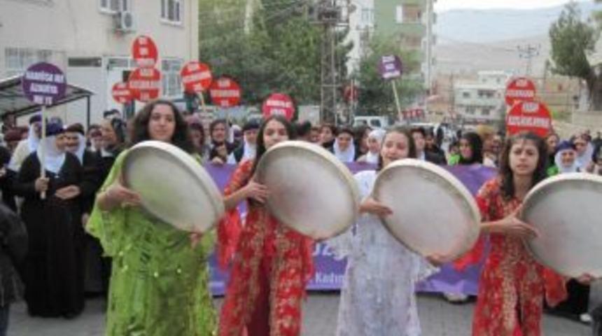 Bdp'li Ayna Derikli Kadınlarla Bir Araya Geldi