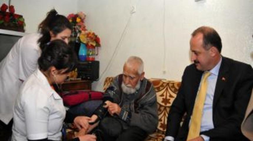 Mamak'ta Evde Sağlık Hizmetleri S&uuml;r&uuml;yor