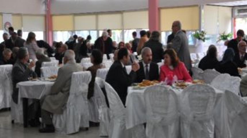 Kırklareli Belediyesi&rsquo;nden Emekli &Ouml;ğretmenlere Kahvaltı