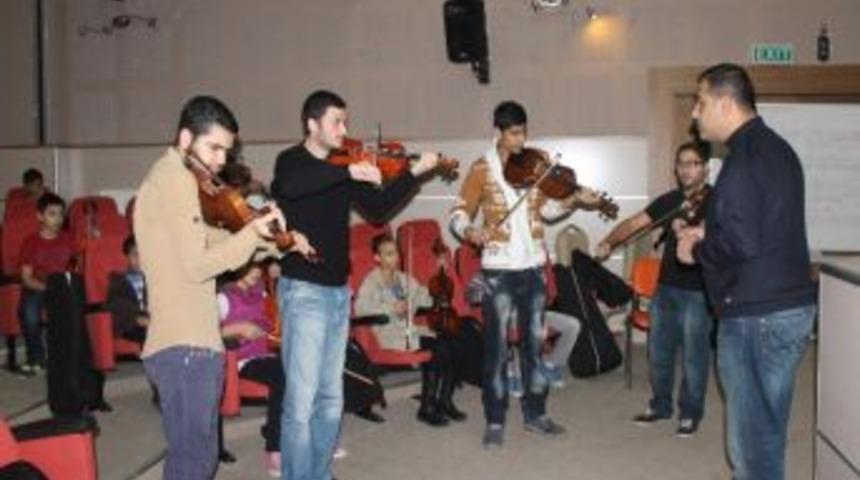 Roman Gen&ccedil;lere Konservatuarın Kapıları A&ccedil;ıldı