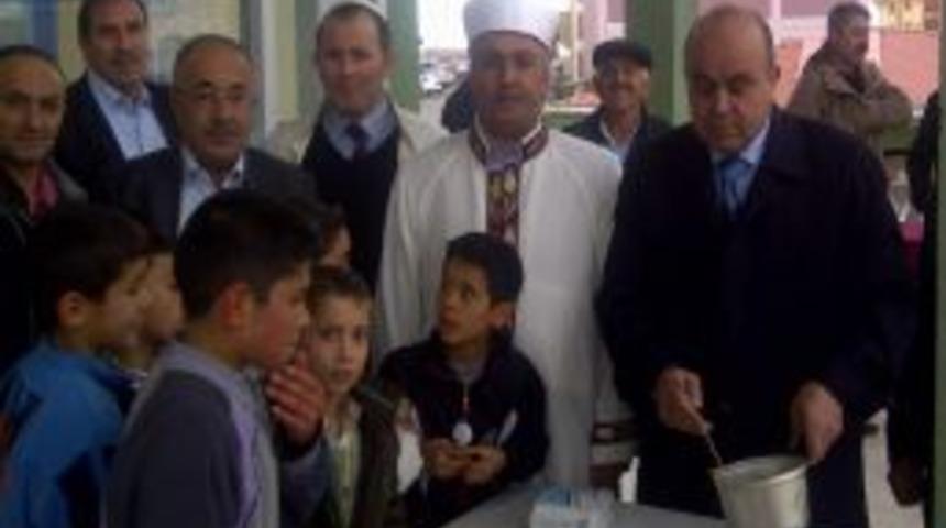 Yerk&ouml;y&rsquo;de 2 Bin Kişilik Aşure Dağıtıldı