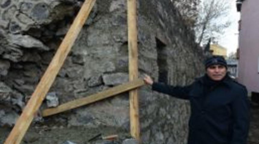 Esat Paşa Haziresi Tahrip Olmaktan Kurtarıldı