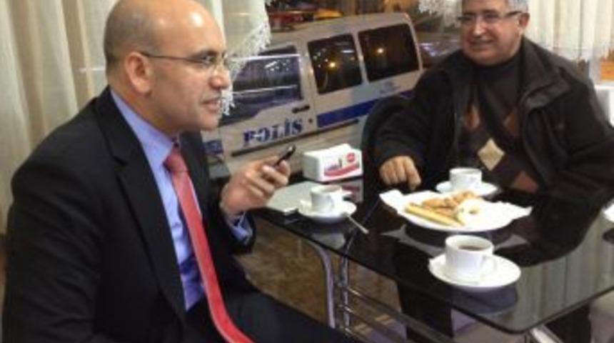 Bakanla Oturduğuna Eşini Inandıramadı; ''Ger&ccedil;ekten Maliye Bakanı Mısınız?"