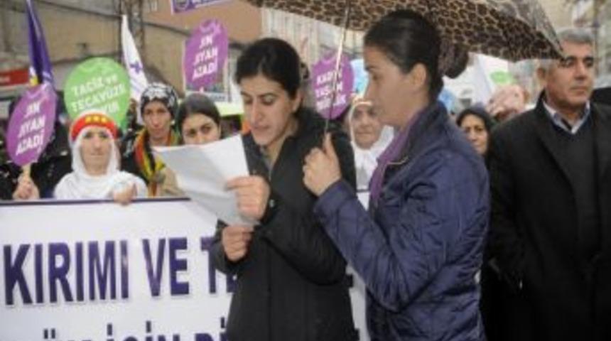 Y&uuml;ksekova'da Kadınlar Şiddete Karşı Y&uuml;r&uuml;d&uuml;