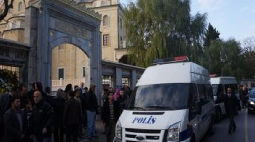 İntihar Ettiği Ileri S&uuml;r&uuml;len Emniyet Amiri Toprağa Verildi