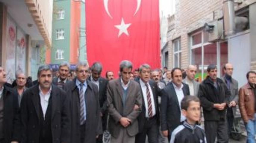 Erzurumlulardan İlker Kaya&rsquo;nın Ailesine Taziye Ziyareti