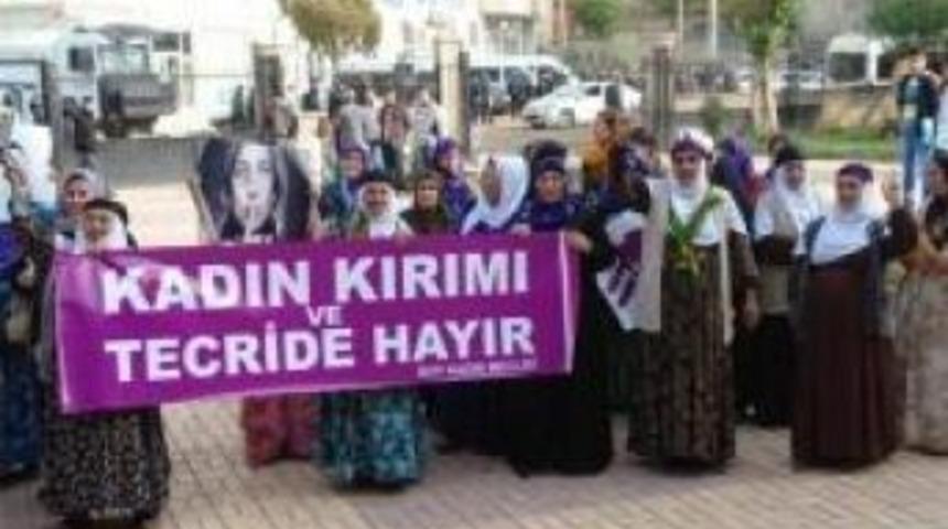 Kadınların y&uuml;r&uuml;y&uuml;ş&uuml;ne polis engeli