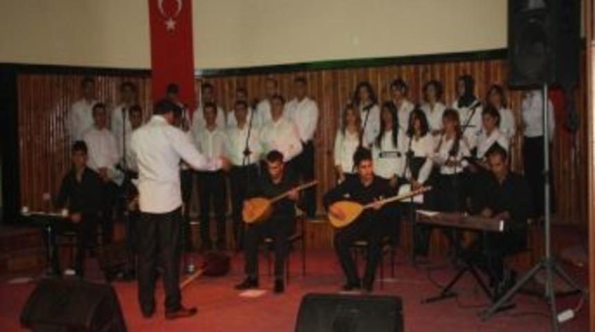 Öğretmenlerden Türkü Ziyafeti