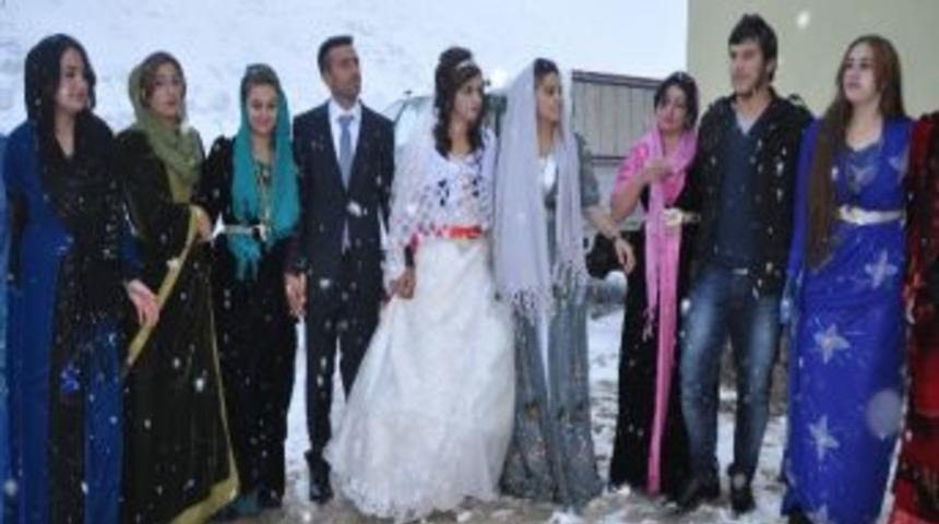 Kar Altında D&uuml;ğ&uuml;n