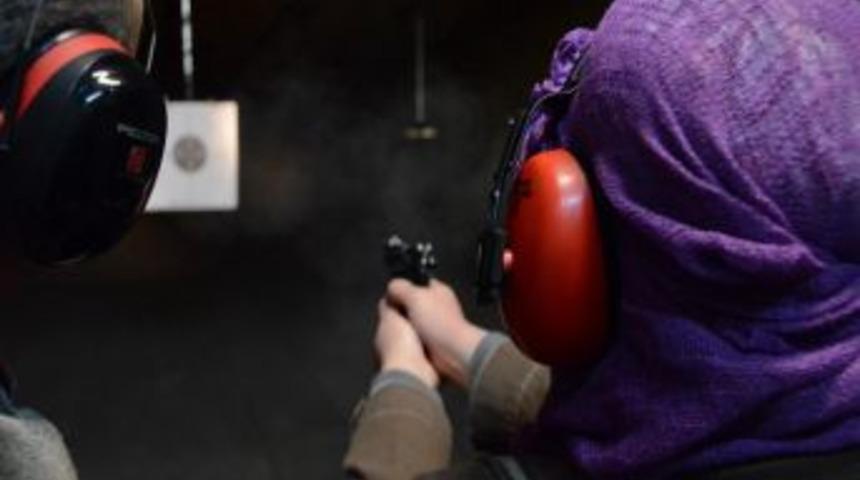 Koca Şiddeti G&ouml;ren Kadınlar Silah Poligonunda