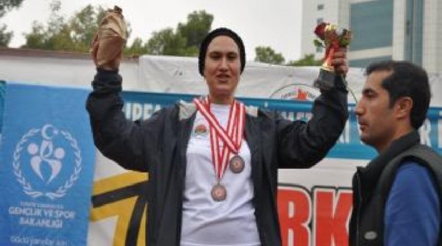 Sporculara Altının Yanında İsot Verildi