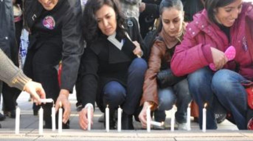 Kırıkkale'de Kadınlar, Şiddeti G&ouml;rmeyen G&ouml;zler İ&ccedil;in Mum Yaktılar