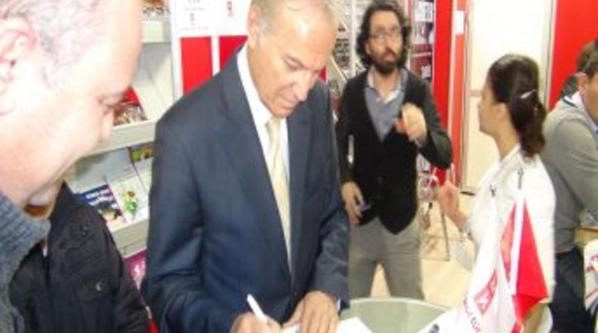 Vatandaşlar, Son G&uuml;n&uuml;nde Kitap Fuarına Akın Etti