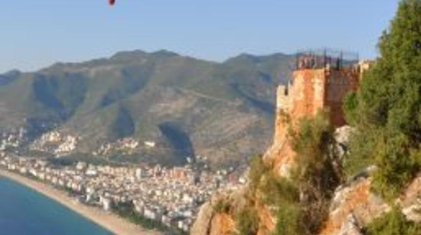 Tarihi Kalede Mahsur Kalan Vatandaşı Itfaiye Kurtardı