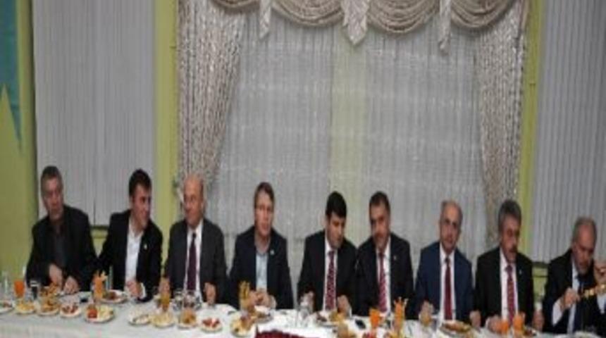 &Uuml;st&uuml;n, 24 Kasım &Ouml;ğretmenler G&uuml;n&uuml; Programına Katıldı