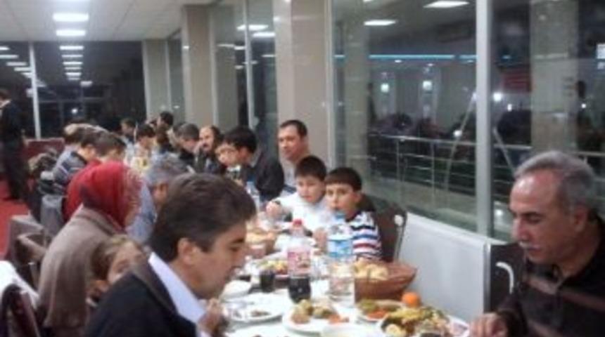 Gediz'de &Ouml;ğretmenler G&uuml;n&uuml; Yemeği