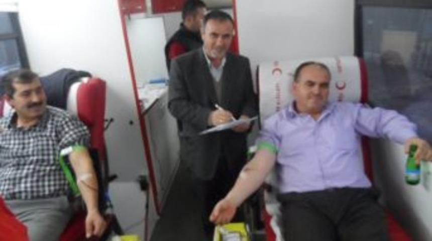 İmamdan kan bağışına i&ccedil;in &ouml;rnek kampanya