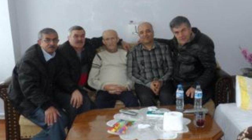 &Ouml;ğretmenler g&uuml;n&uuml;nde evinde ziyaret ettiler