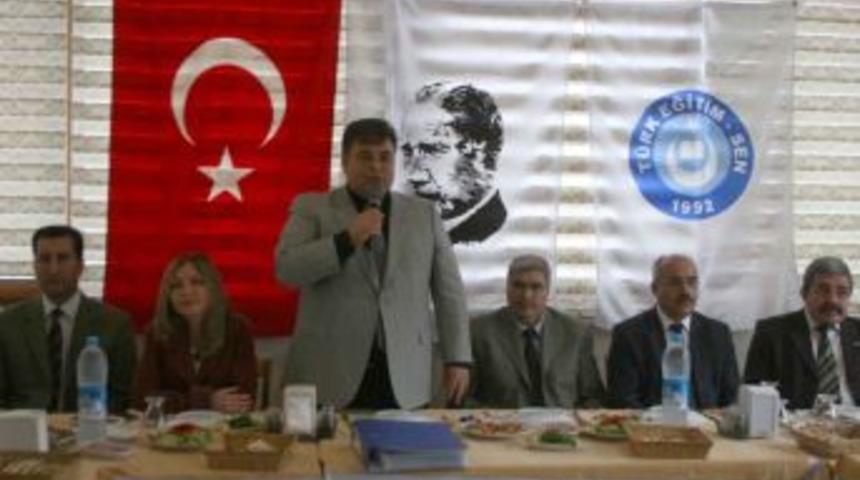 T&uuml;rk Eğitim-Sen, emekli &ouml;ğretmenleri ağırladı