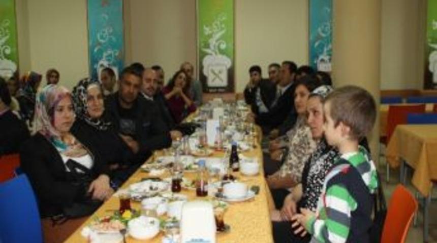 Bur&ccedil; &lsquo;kardeş Sofrası&rsquo; Kurdu