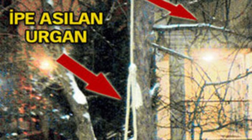 Yatak odasının &ouml;n&uuml;ne darağacı kurdular