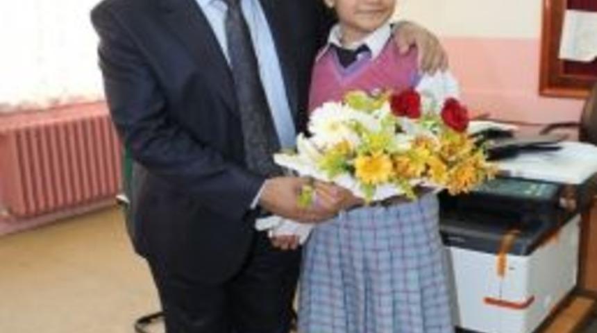 K&uuml;&ccedil;&uuml;k Başkandan Kendi Okuluna B&uuml;y&uuml;k Hizmet