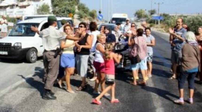 (&ouml;zel Haber) Karayolunu Trafiğe Kapattılar