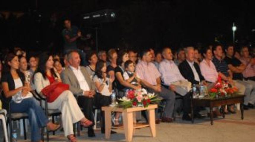 Leman Sam, Salihli&rsquo;de Hayranları İle Buluştu