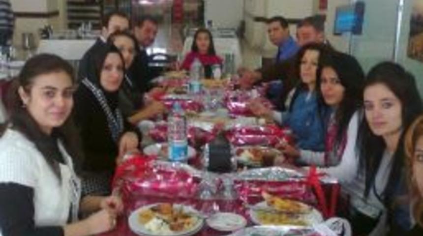 &Ouml;ğretmenler, &Ouml;ğretmenler G&uuml;n&uuml;'nde Kahvaltıda Buluştu