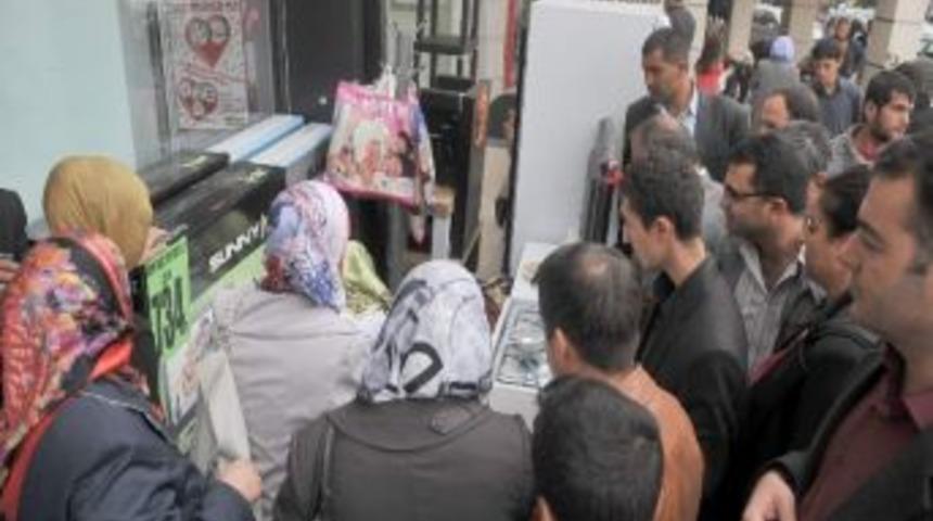 Evdiz'den Şanlıurfalılara Aşure İkramı