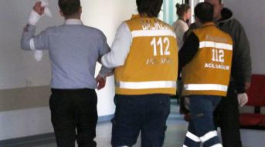 Edremit&rsquo;te Bı&ccedil;aklı Kavga: 1 Yaralı