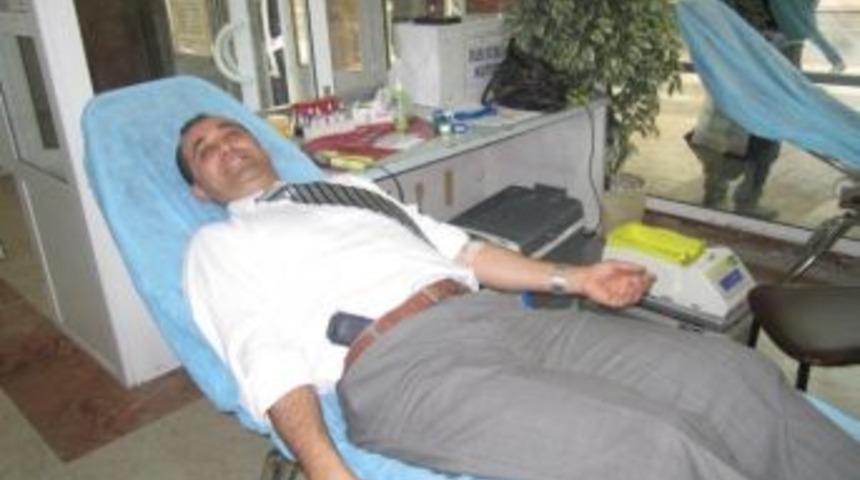 Sosyal G&uuml;venlik &Ccedil;alışanları Kan Bağışı Yaptı