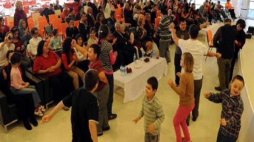 Engelli Rehabilitasyon Merkezi&rsquo;nde Renkli Kutlama