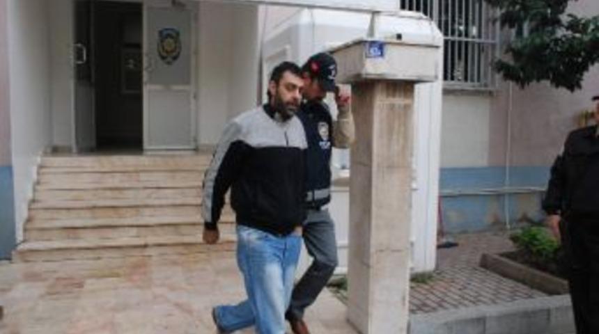 Polislerden Ka&ccedil;an Şahsın &Uuml;zerinden Esrar &Ccedil;ıktı