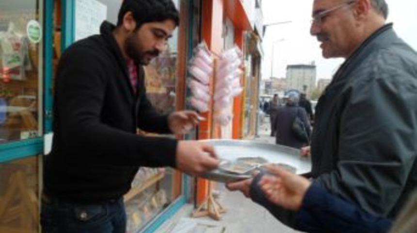 T&Uuml;M&Ccedil;ADER, Bin Kişiye Aşure Dağıttı