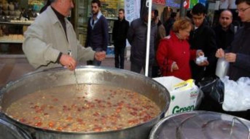 Memur-sen Bandırma'da Aşure Dağıttı