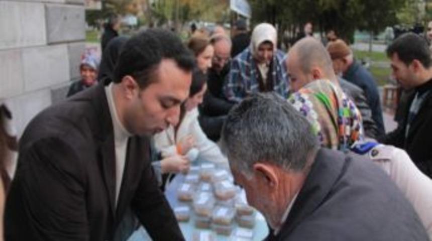 2500 Kişilik Aşure Dağıtıldı