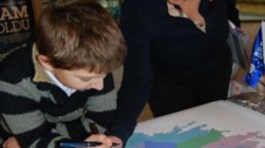 Kadınlar Şiddete Karşı İz Bıraktı