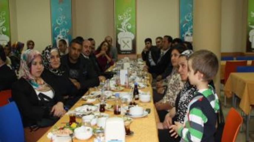 Bur&ccedil;'ta &lsquo;kardeş Sofrası&rsquo; Kuruldu