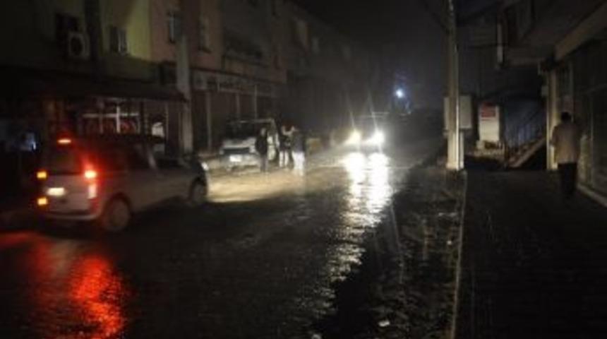 Tedaş Mahale Sakinlerini &Ccedil;ileden &Ccedil;ıkardı