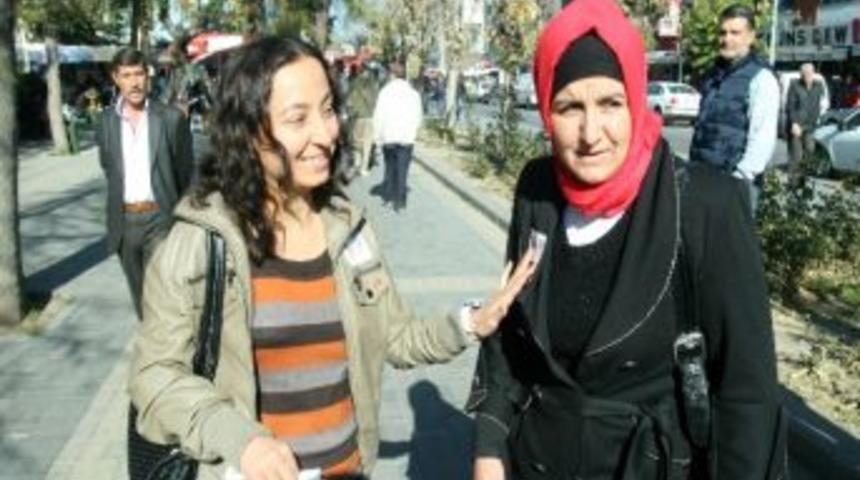 Chp Uşak Kadın Kolları Kadına Y&ouml;nelik Şiddetin &Ouml;nlenmesi İ&ccedil;in Etkinlik Yaptı