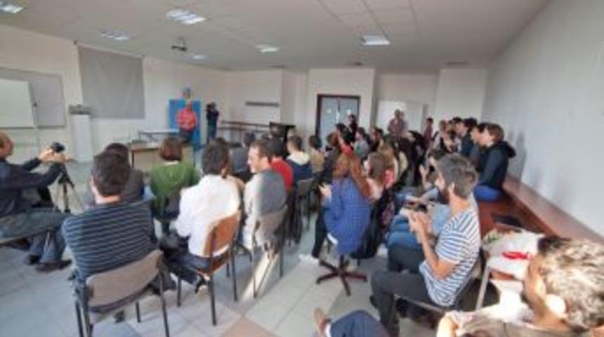 Sanat&ccedil;ılar &Ouml;ğrencilerle Buluşuyor