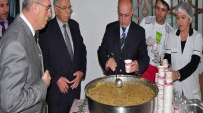 Alanya M&uuml;ft&uuml;l&uuml;ğ&uuml; Aşure Dağıttı