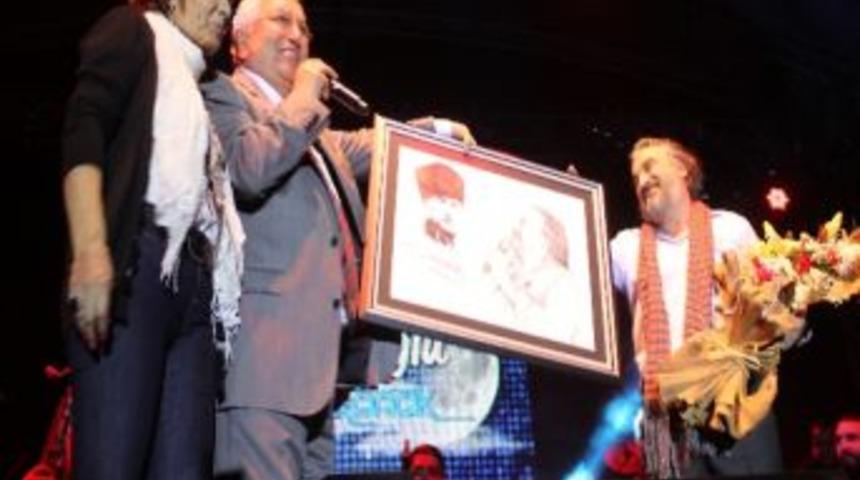 Posbıyık, "trabzonlular Taze Hamsi Yediğini Zannediyor"