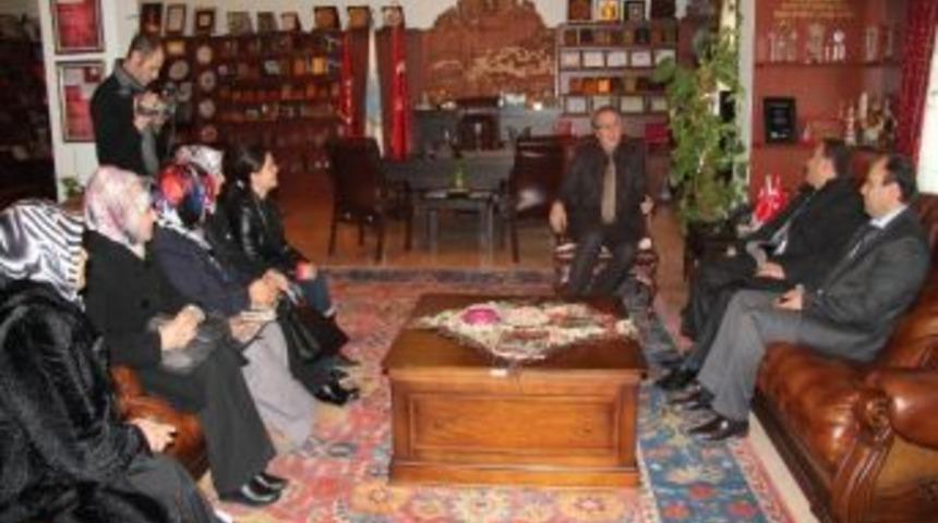 L&uuml;tfi Pamuk&ccedil;u Ortaokulu Okul Aile Birliği &Uuml;yelerinden &Uuml;nver&rsquo;e Nezaket Ziyareti