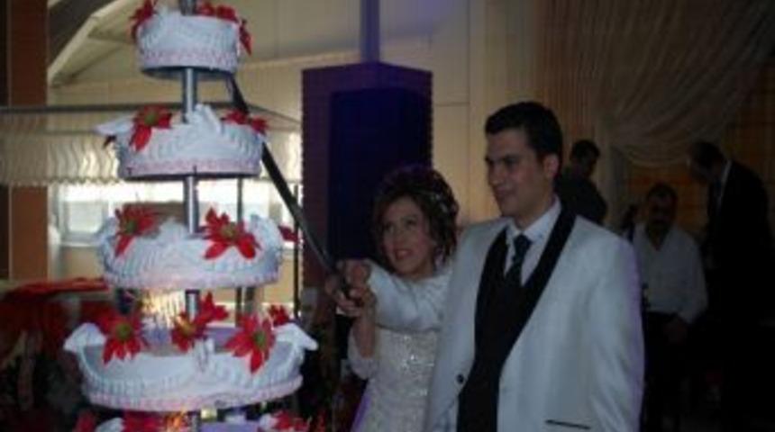 Yılmaz Ve &Uuml;nal Ailelerinin Mutlu G&uuml;n&uuml;