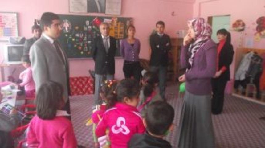 K&ouml;y &Ccedil;ocukları İ&ccedil;in Oyuncak Topladılar