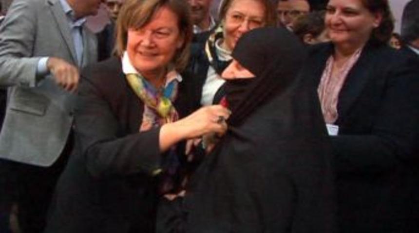 CHP Ikinci &Ccedil;arşaf A&ccedil;ılımını İzmir'de Yaptı